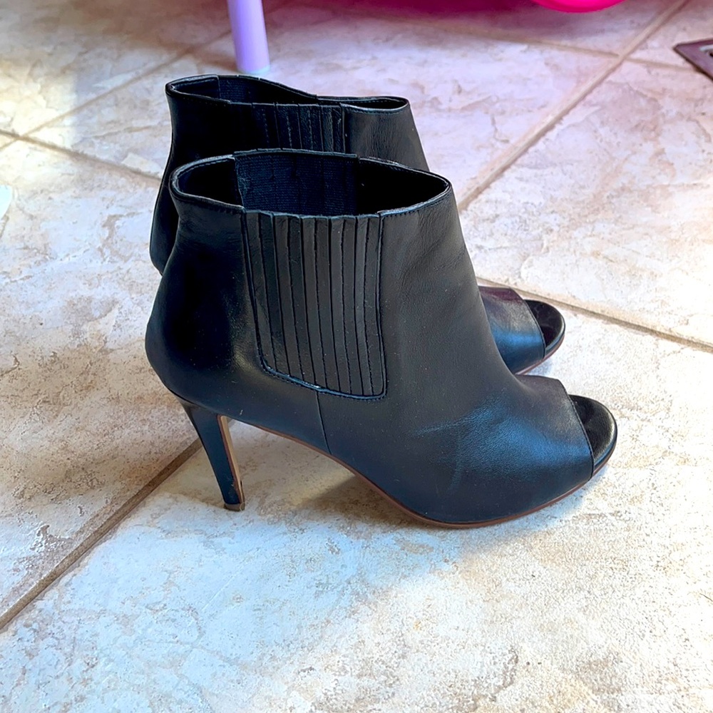 Halogen (Nordstrom) size 9 peekaboo booties